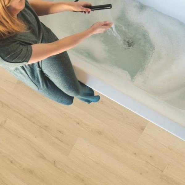 Виниловый пол Quick-Step Alpha Vinyl Bloom Дуб бежевый брашированный (Brushed oak beige) AVMPU40319 Виниловый пол Quick-Step Alpha Vinyl Bloom Дуб бежевый брашированный (Brushed oak beige) AVMPU40319